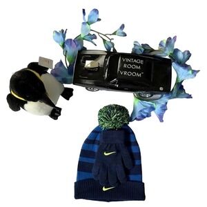Nike NWOT Beanie with Gloves Set Youth OS (8/20)